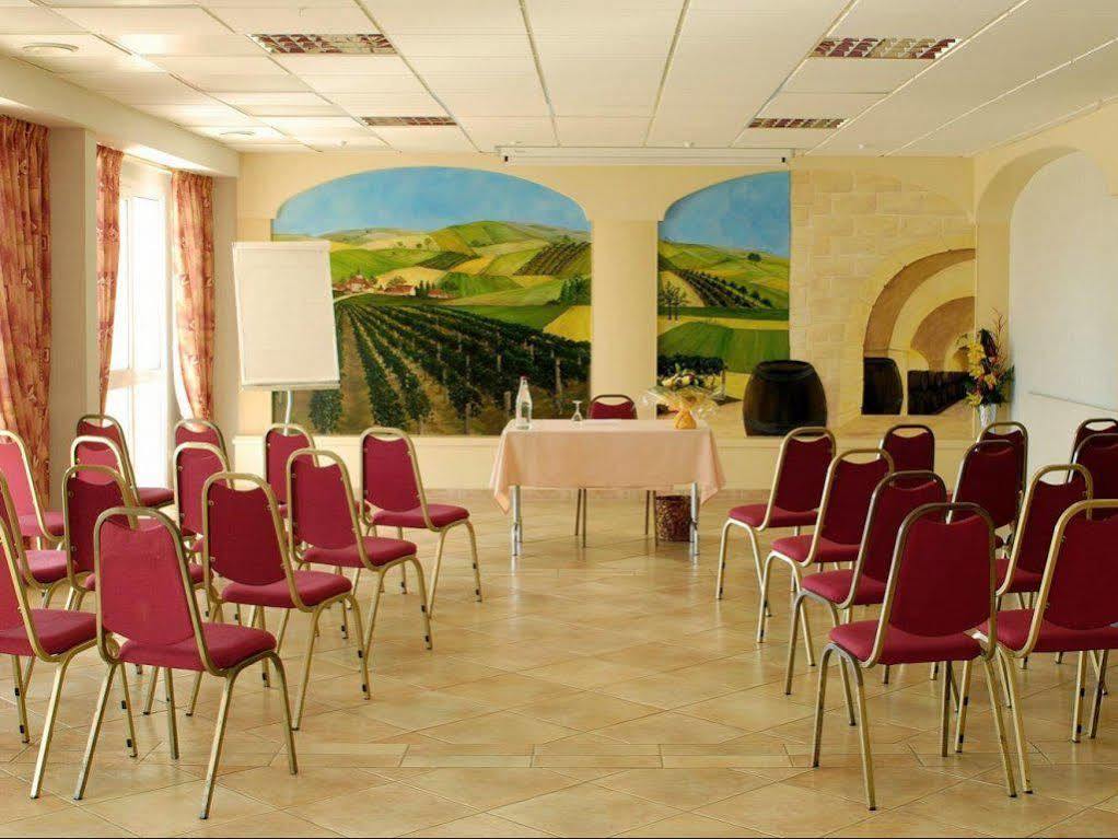 Hotel Le Val Moret Magnant 外观 照片