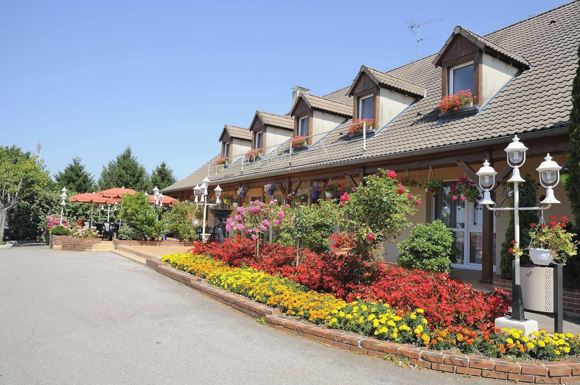 Hotel Le Val Moret Magnant 外观 照片