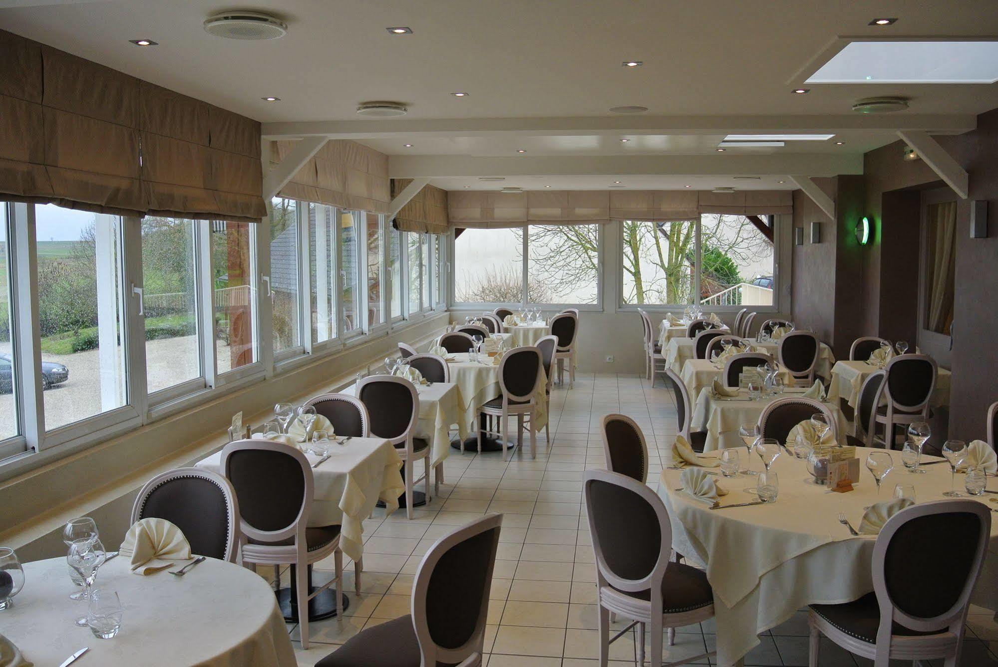Hotel Le Val Moret Magnant 外观 照片