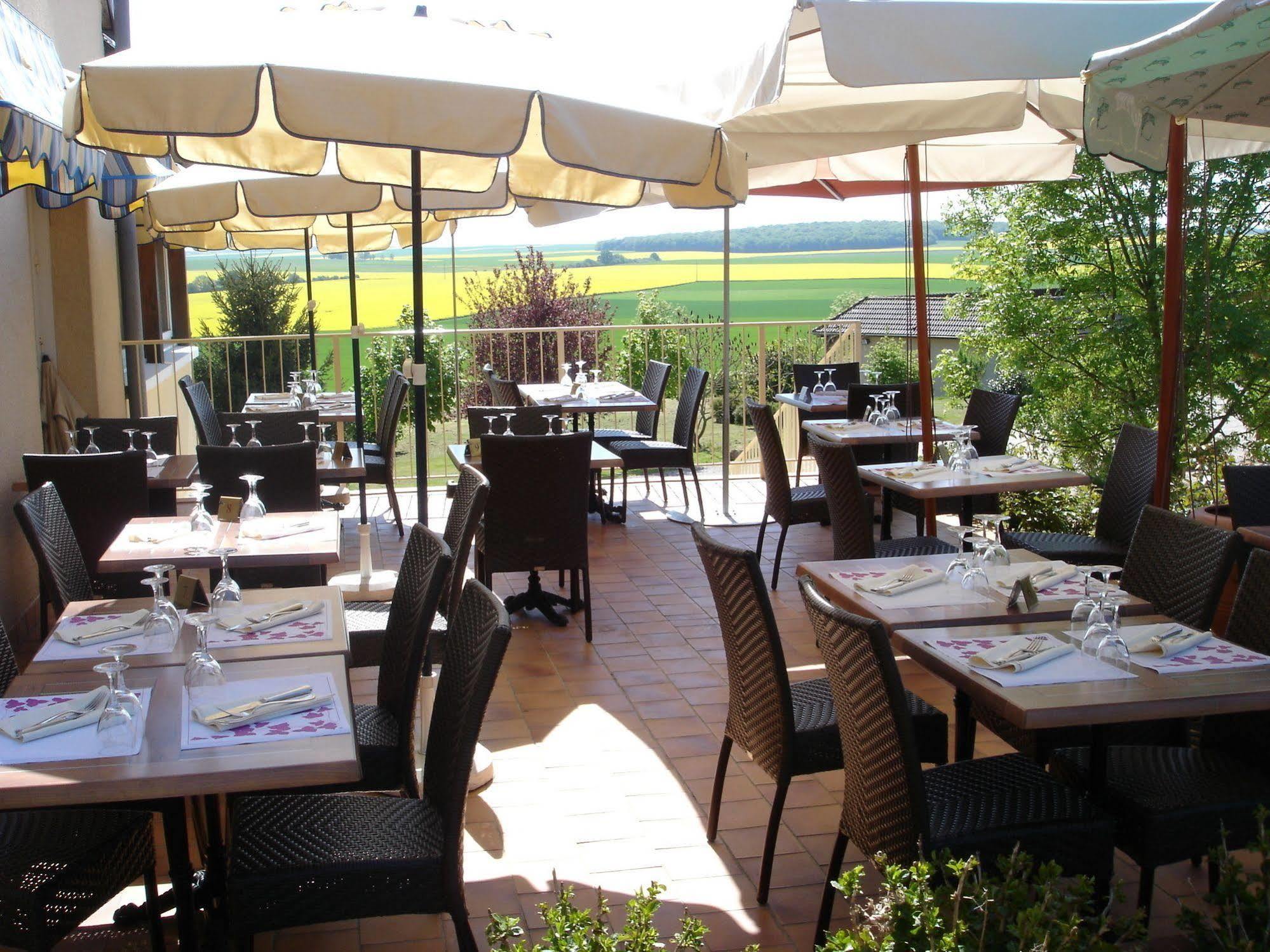 Hotel Le Val Moret Magnant 外观 照片