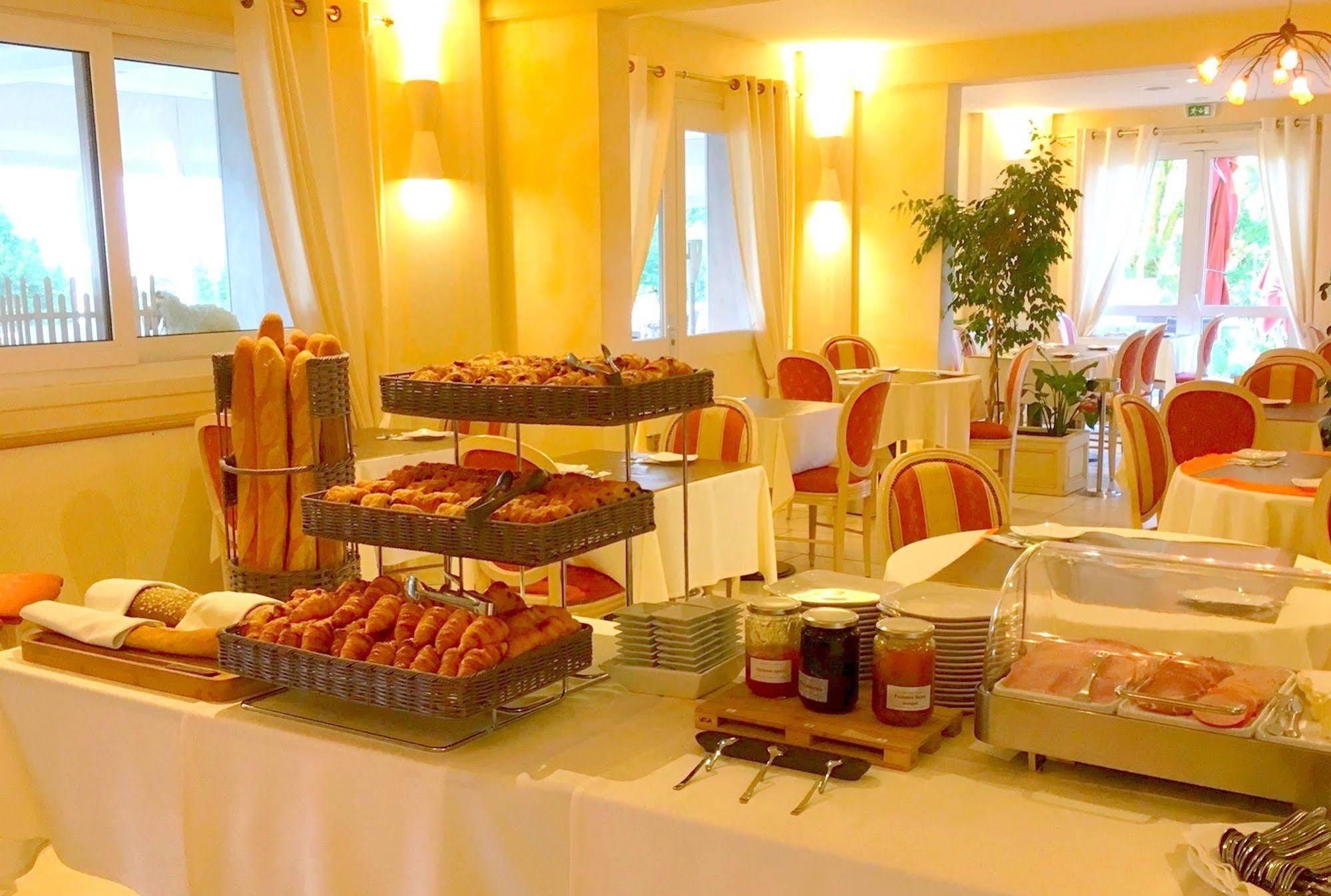 Hotel Le Val Moret Magnant 外观 照片
